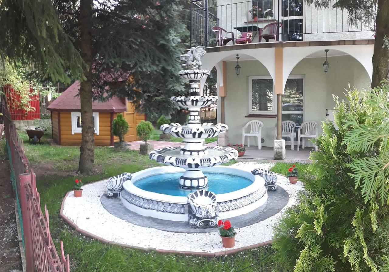 Maxim Pokoje Goscinne Iwonicz-Zdroj Exterior photo